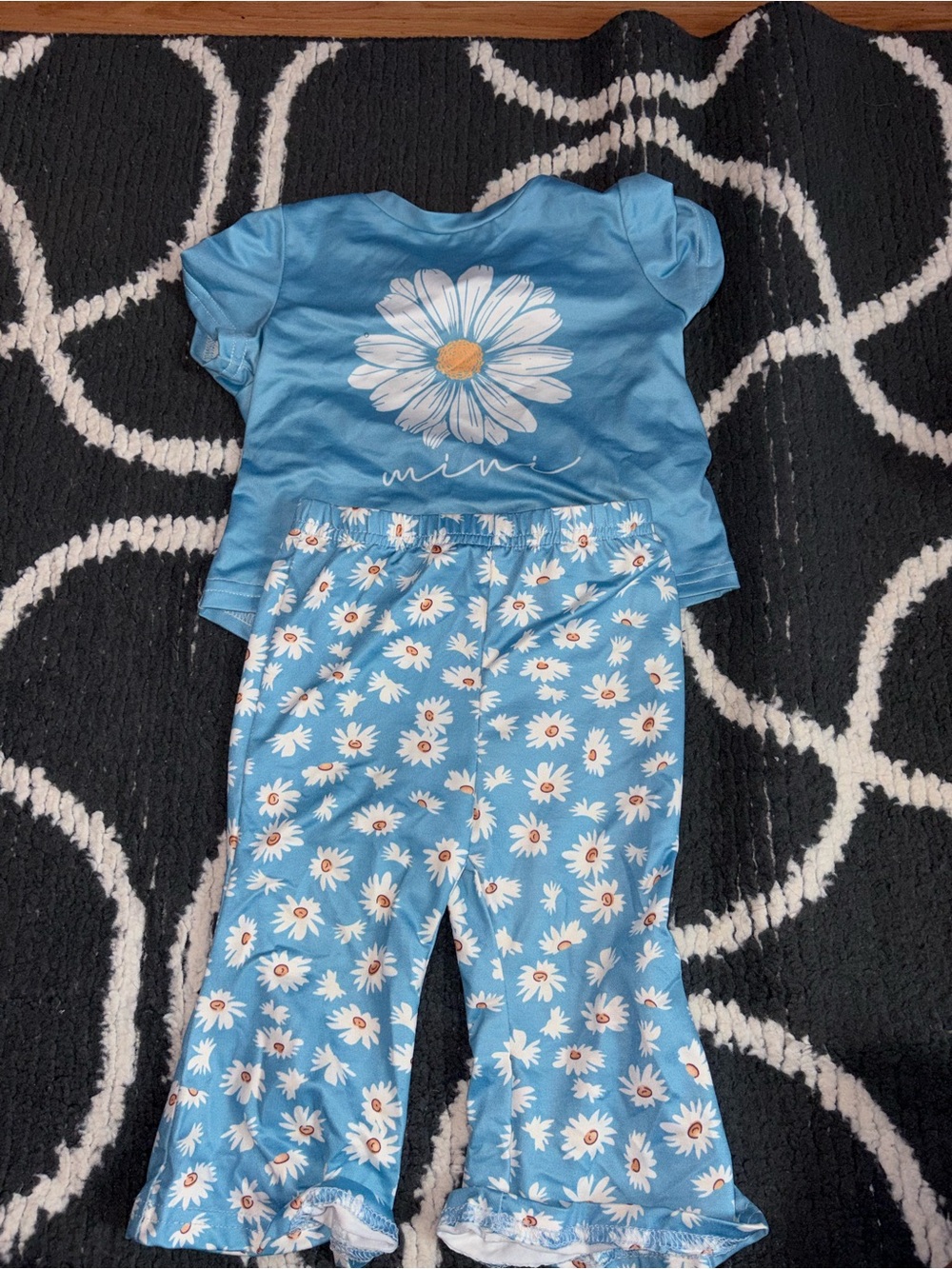 Blue Daisy Kids Pajama Set - Short Sleeve Top & Floral Pants